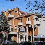 Ferrari 3* Tirana