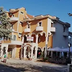 Hotel Ferrari 3*